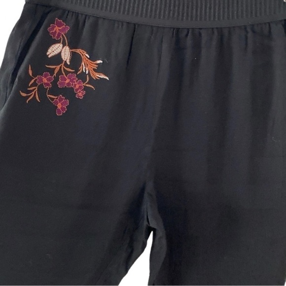 Le Chateau brand new. No material tag. Very pretty. - Picture 5 of 6